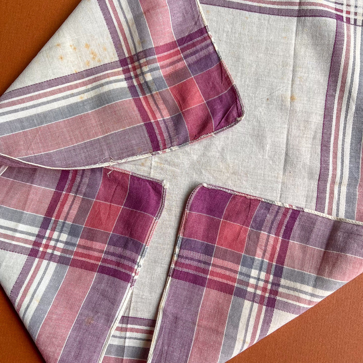 1940s Cream Handkerchief With Purple Plaid