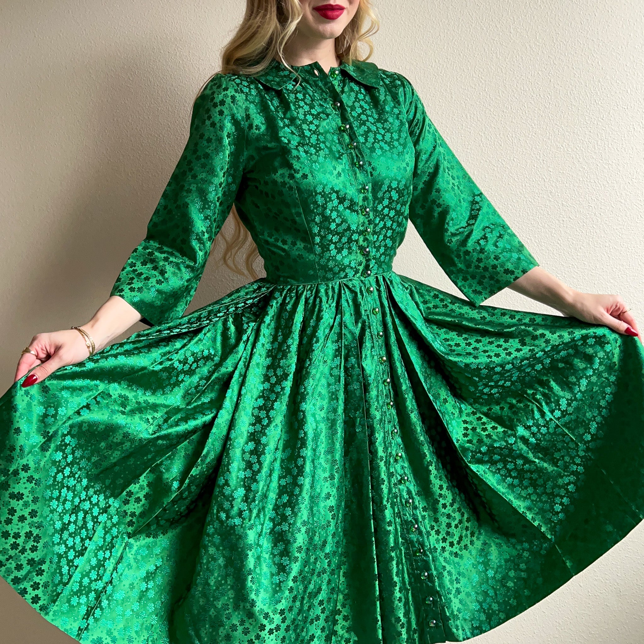 Glamorous 1950s Emerald Green Silk Dress With Glass Buttons (XS) Studio Gloria Vintage Glamorous 1950s Emerald Green Silk Dress With Glass Buttons (XS) Studio Gloria Vintage