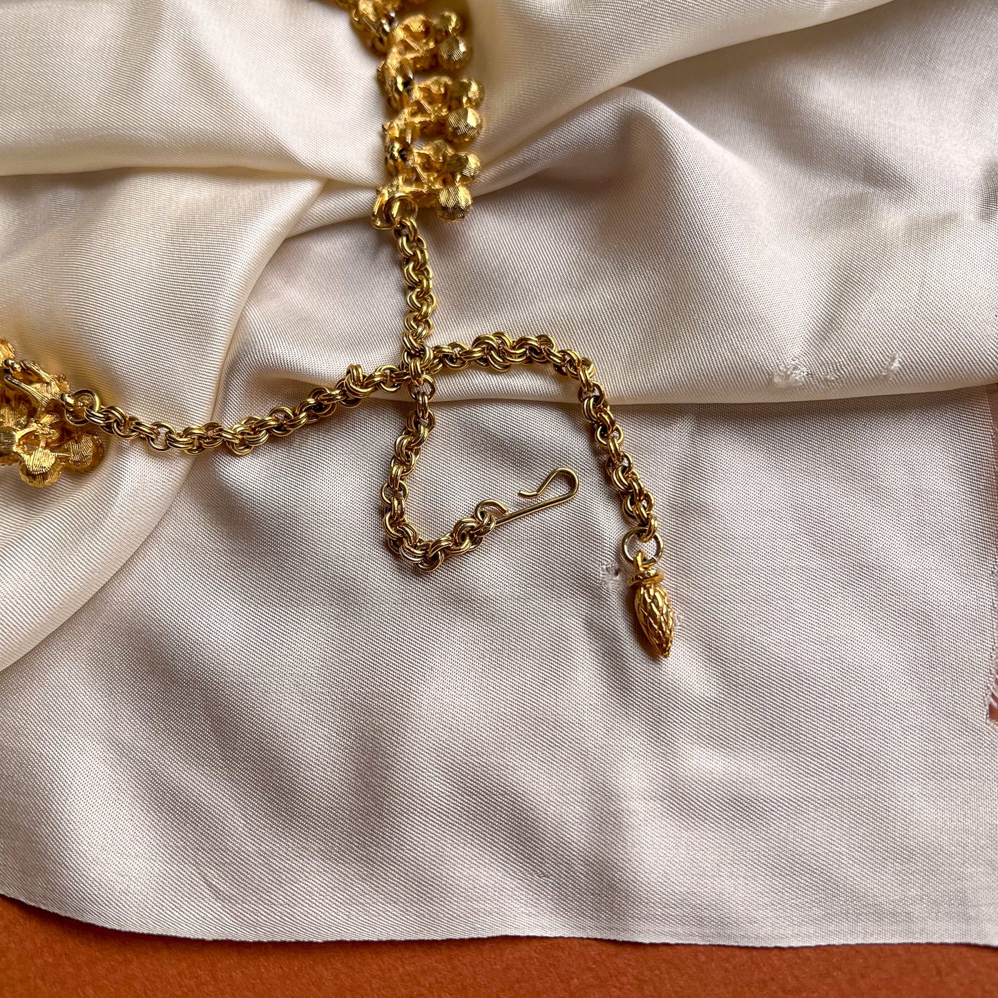 1950s Gold Collar Necklace With Layered Tiny Flowers