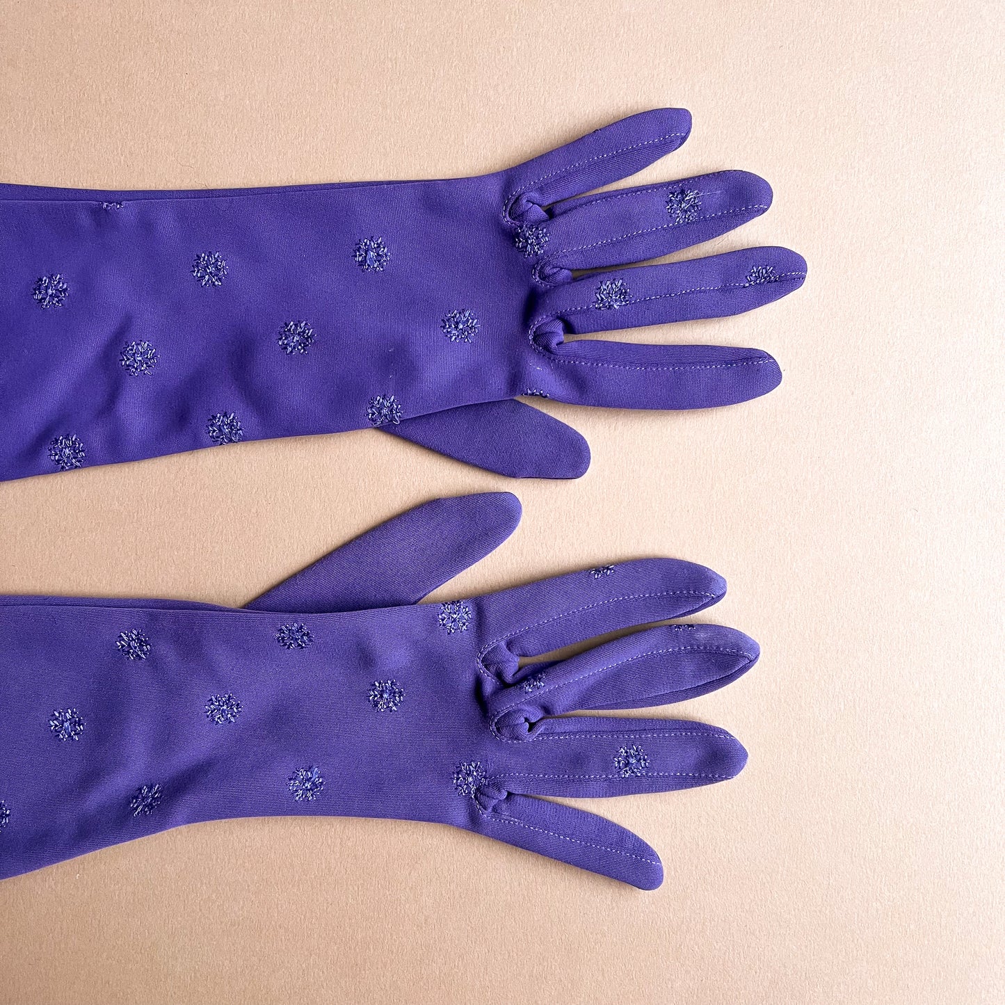 1950s Purple Long Gloves With Embroidered Details
