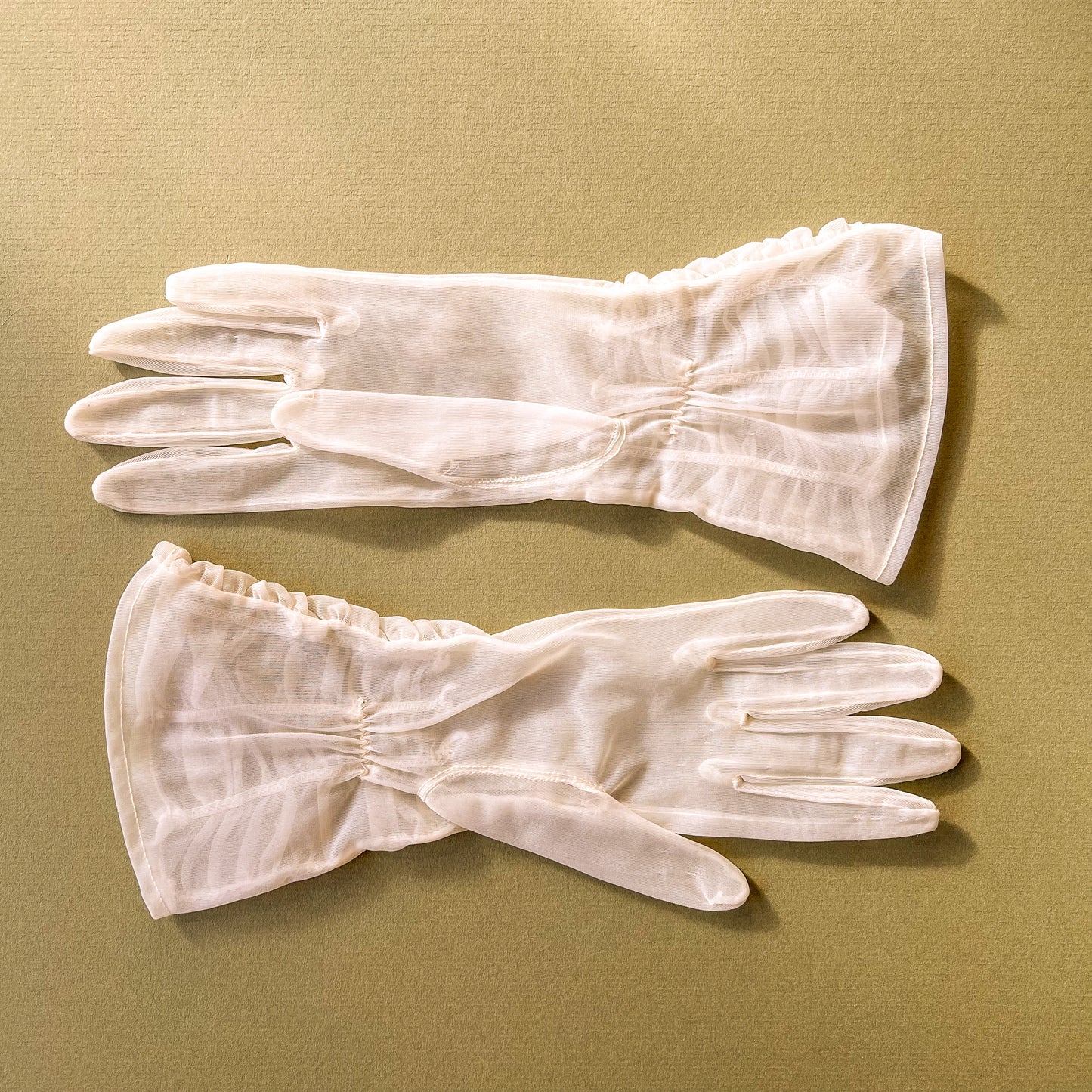1950s Sheer White Ruched Gloves