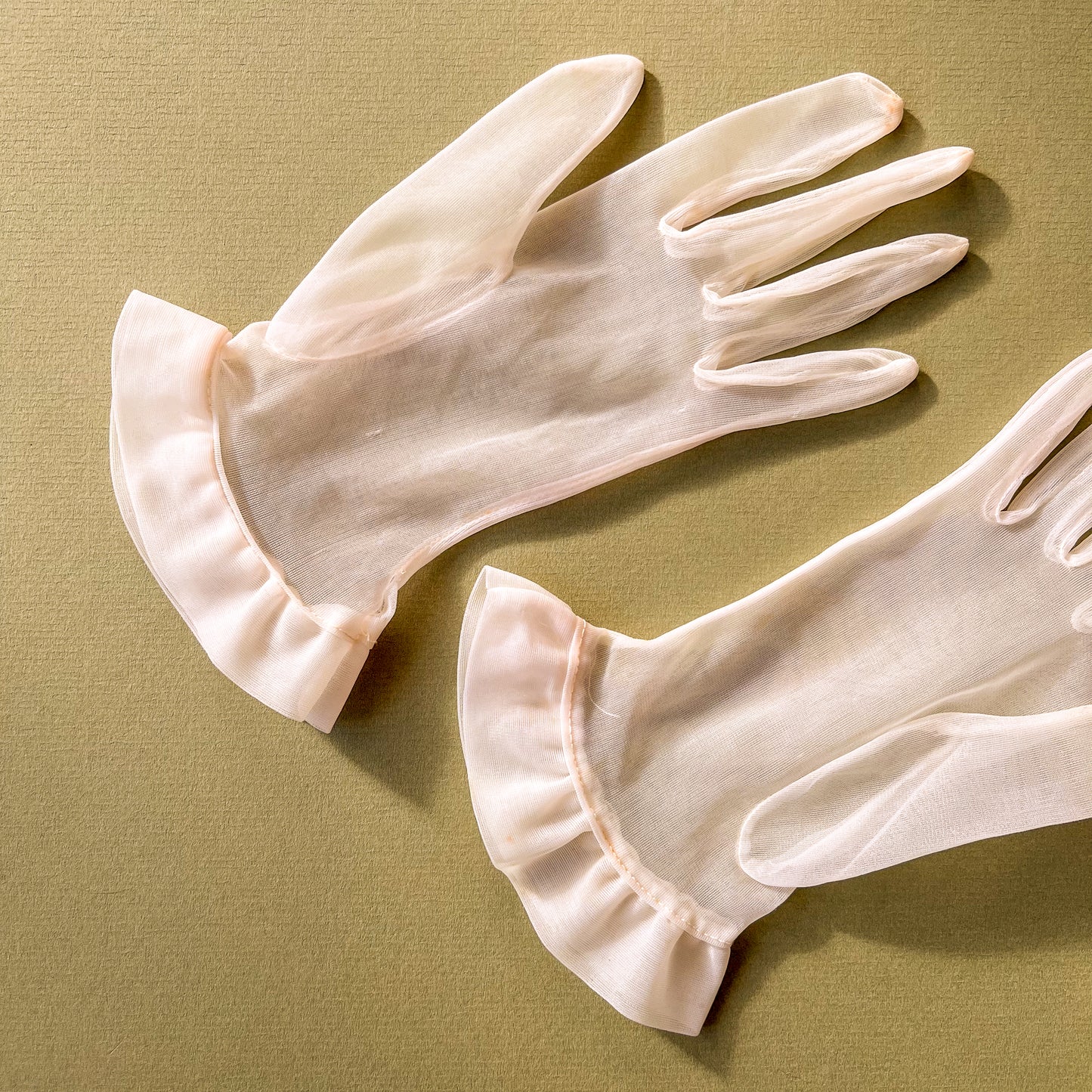 Darling 1950s Sheer White Gloves