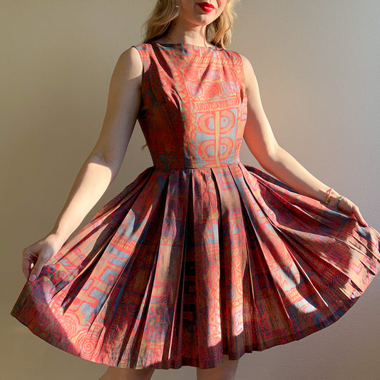 1950s Funky Tiki Print Dress With Pleated Skirt (M)