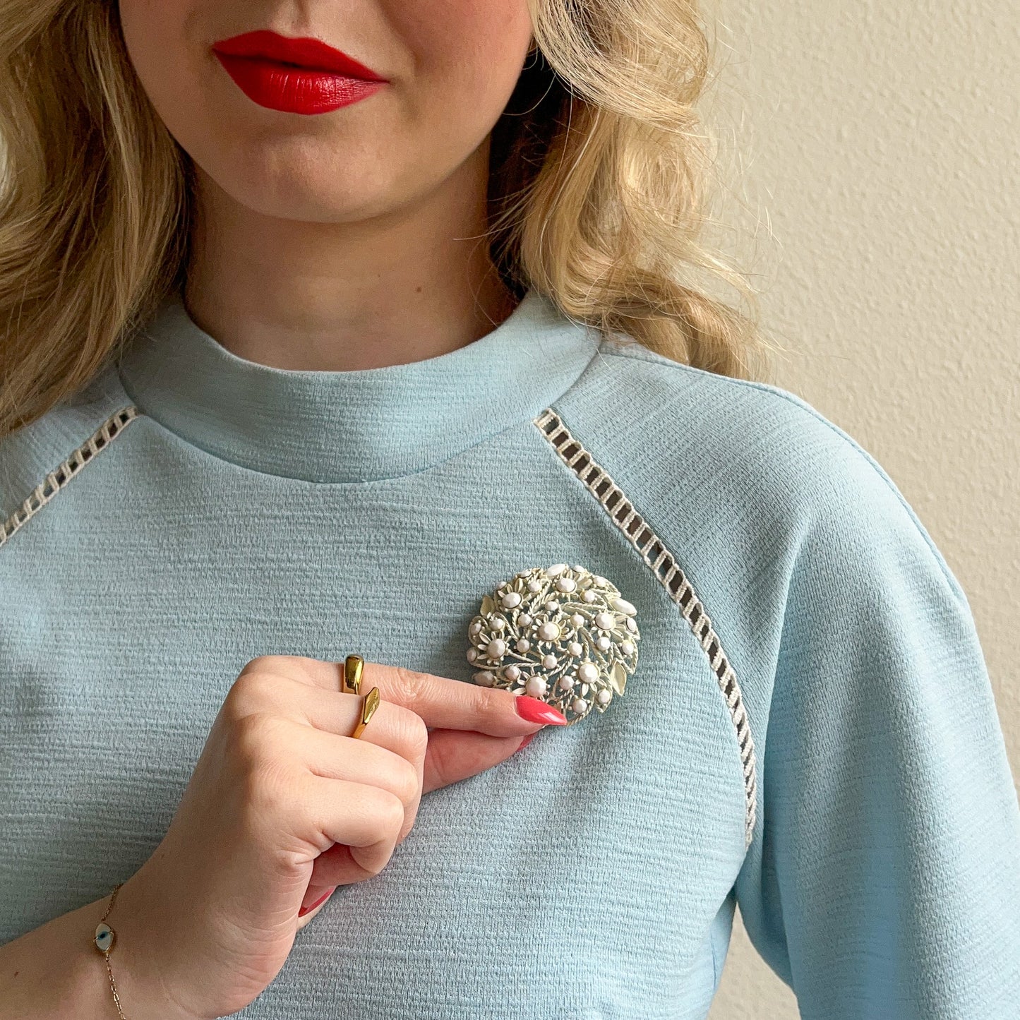 1950s Circular White Gemstones Brooch