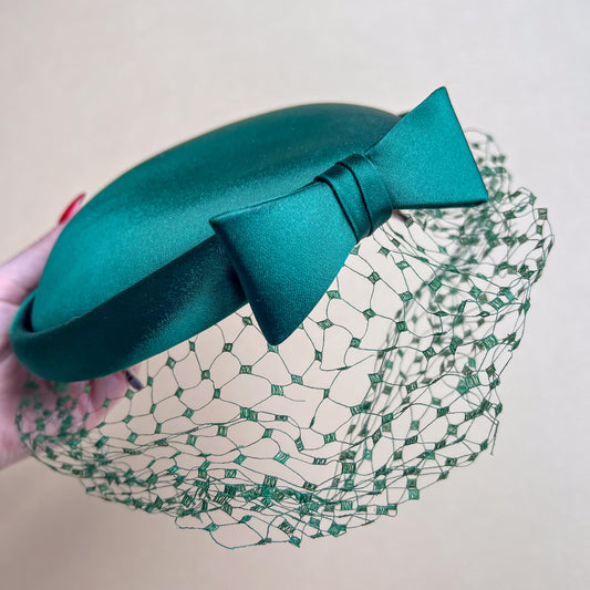 Fabulous 1960s Emerald Green Silk Hat With Netting