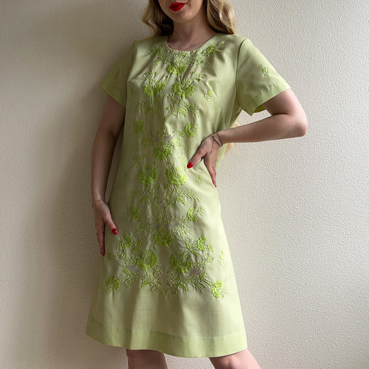 1960s Green Embroidered Summer Shift Dress (M/L)