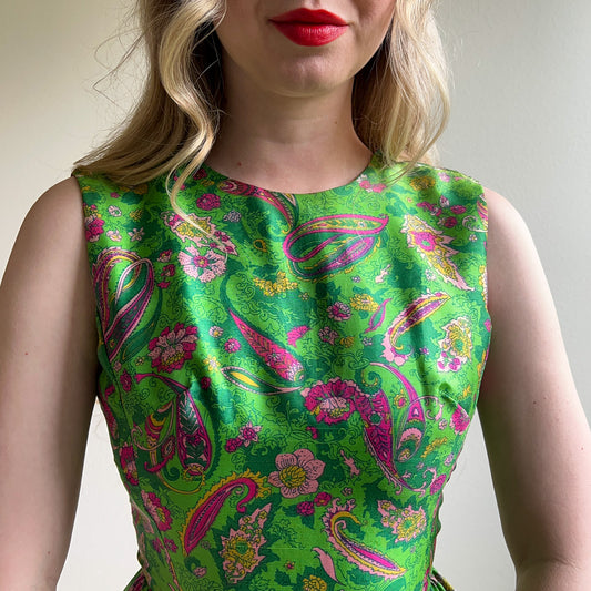 1960s Green and Pink Paisley Print Silk Cocktail Dress (S)