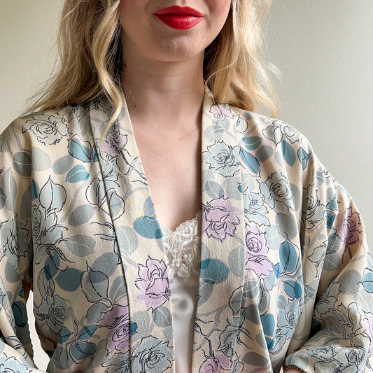 Darling 1960s Kimono With Purple and Blue Floral Print (M/L)
