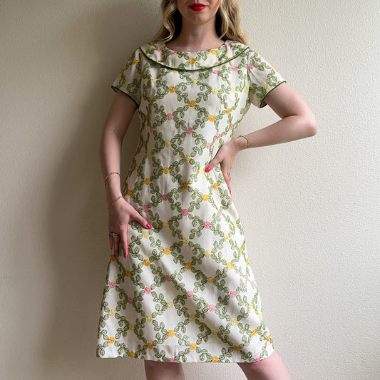 1960s Linen Spring Dress With Floral Embroidery (M/L)