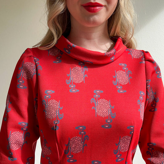1960s Red Sheath Dress With Blue Corn Print (M/L)