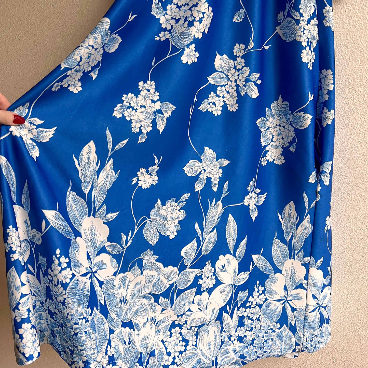 1970s Blue and White Floral Muumuu Dress (L/XL)