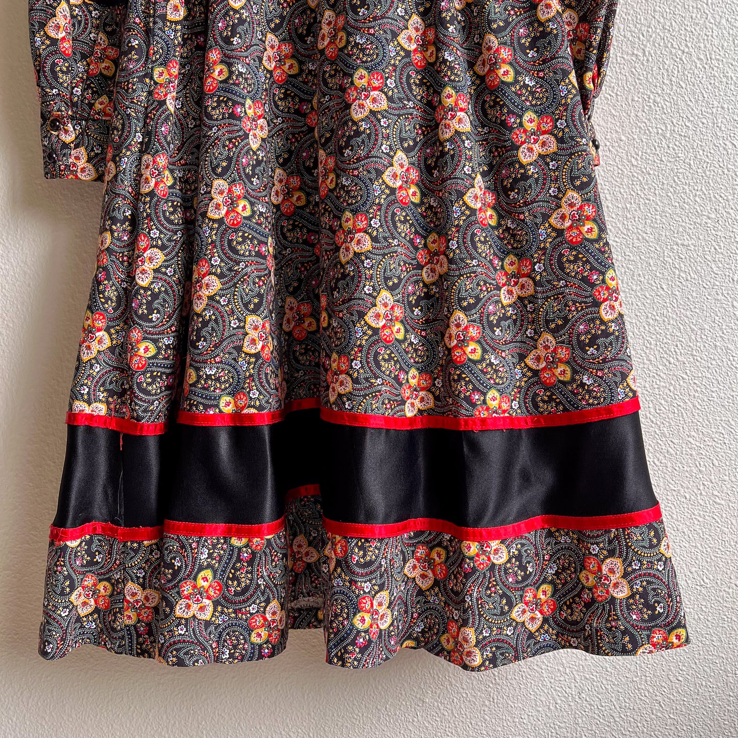 Exquisite 1970s Gunne Sax Black Floral Dress With Red Trim (S/M)