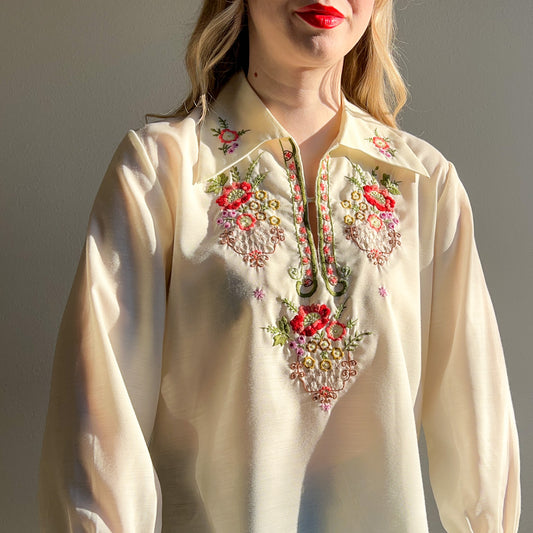 1970s Ivory Summer Blouse With Bodice Embroidery (M)