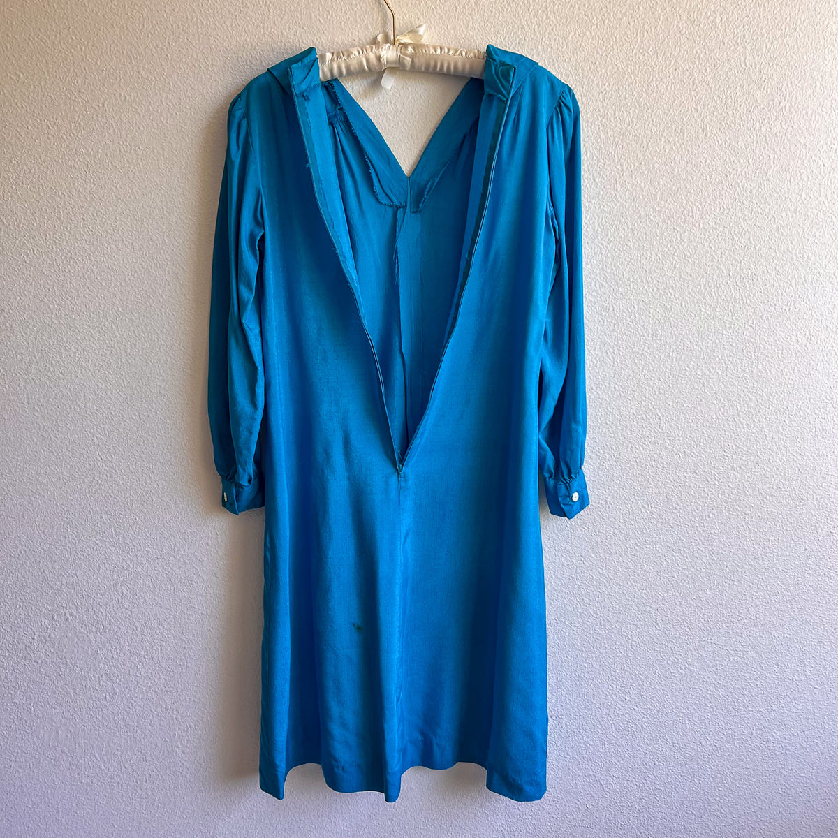 1970s Teal Silk Dress With Tie (M)