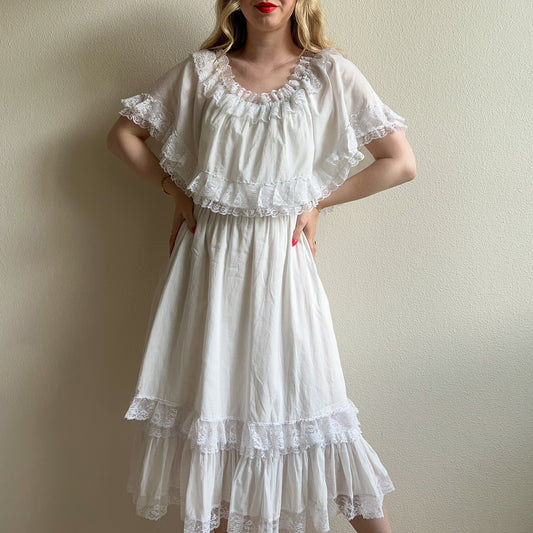 1970s White Sweetheart Dress With Lace Trim (M/L)