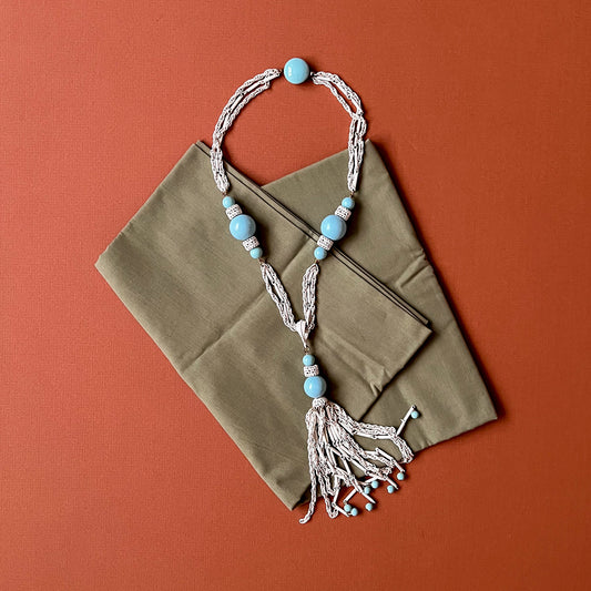 1970s White Chain Lariat Necklace With Blue Beads