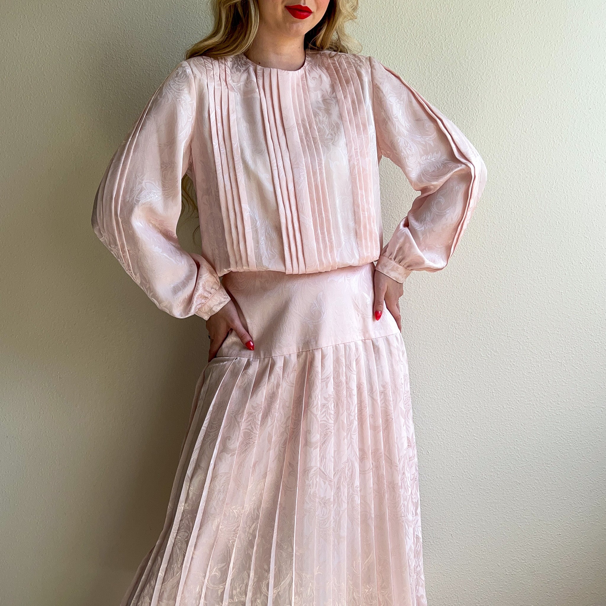1980s Pale Pink Pleated Dropwaist Dress (S) Studio Gloria Vintage 1980s Pale Pink Pleated Dropwaist Dress (S) Studio Gloria Vintage