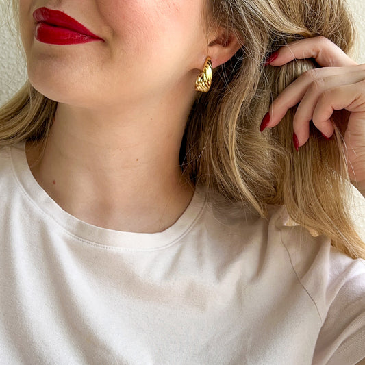 1980s Ribbed Gold Tone Hoop Earrings