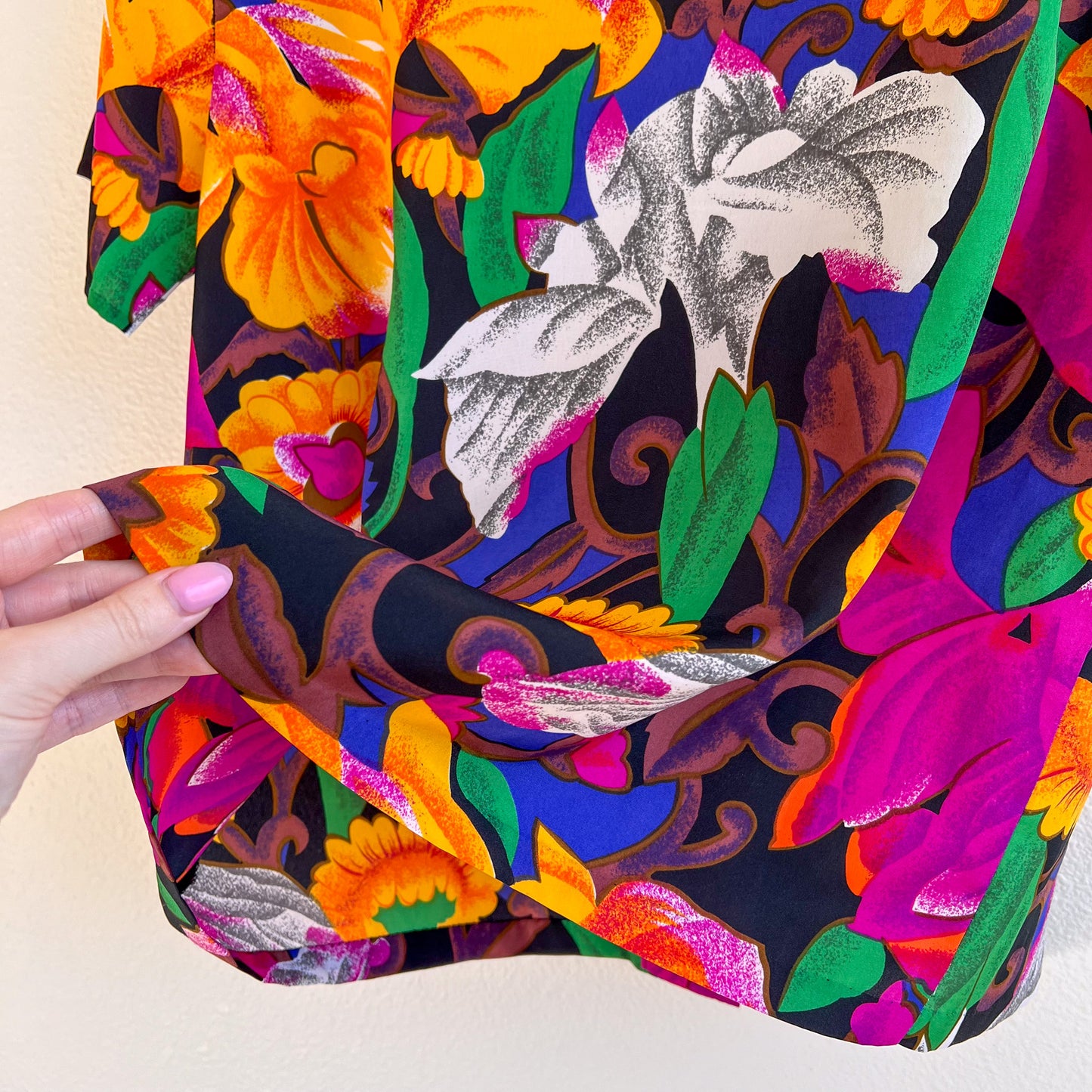 Vibrant 1980s Floral Short Sleeve Blouse (M/L)