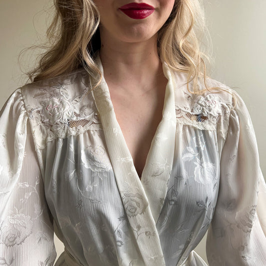 Romantic 1990s White Floral Pattern Robe (OSFM)