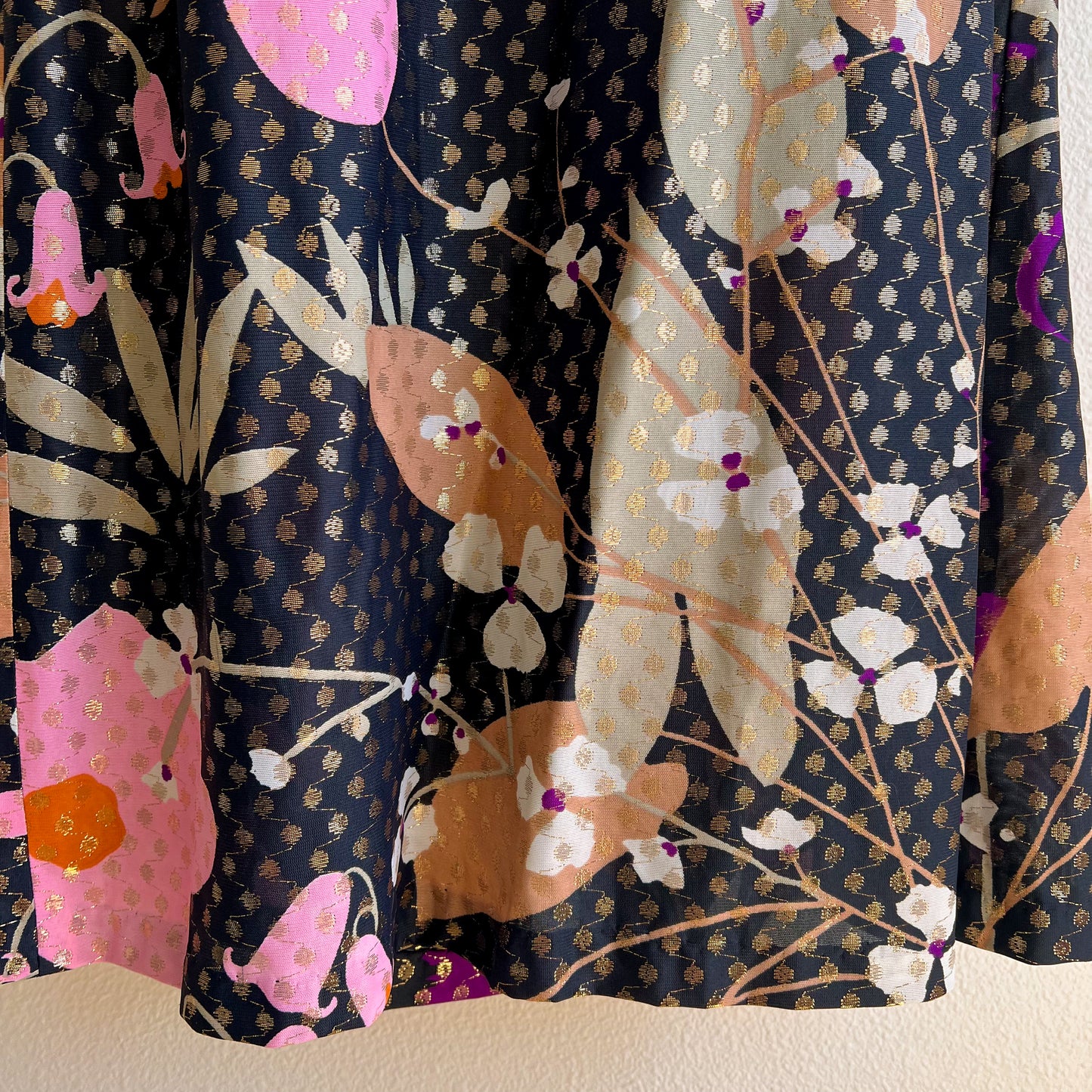 Gorgeous 1970s Floral Print Dress With Gold Accents (XS/S)