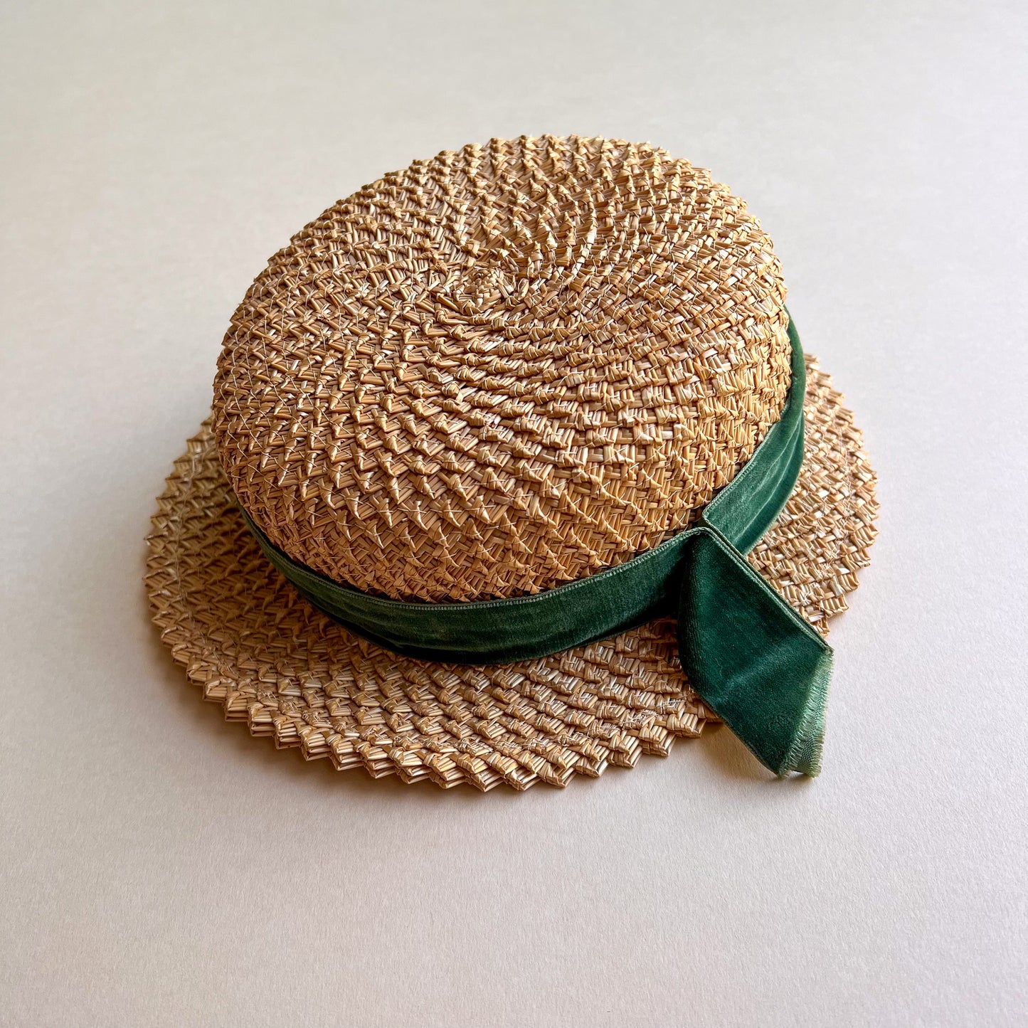 1930s Straw Boater Hat With Green Velvet Trim (6 3/4 Small)