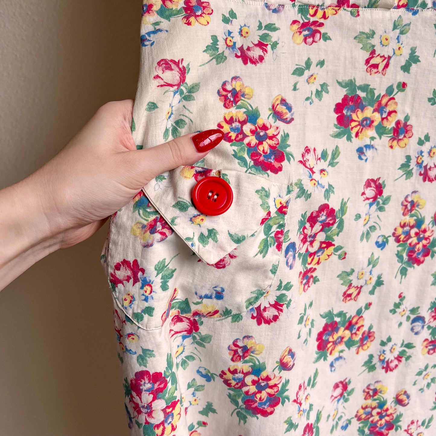 1940s Floral Print Cotton Dress With Red Buttons (XS/S)