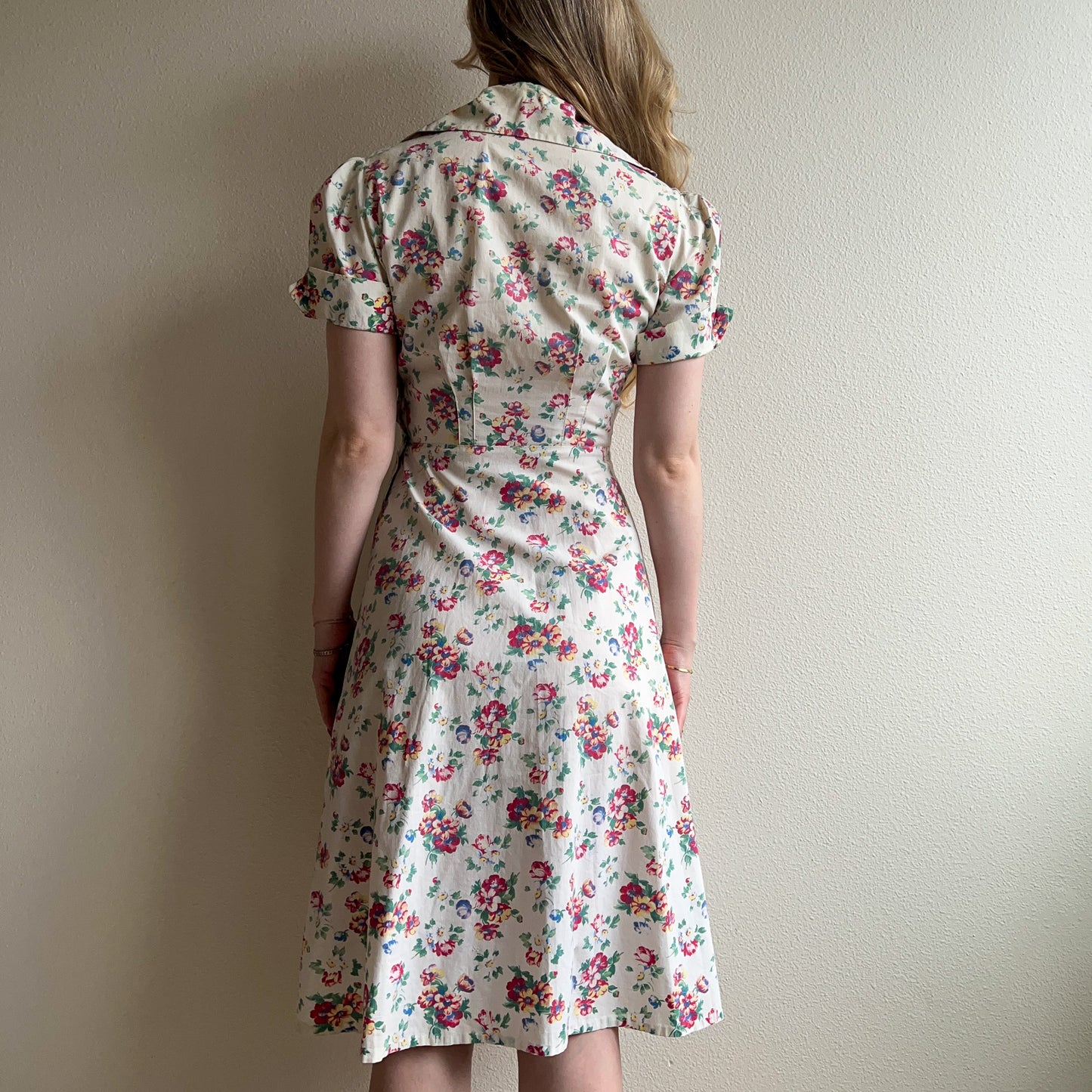 1940s Floral Print Cotton Dress With Red Buttons (XS/S)