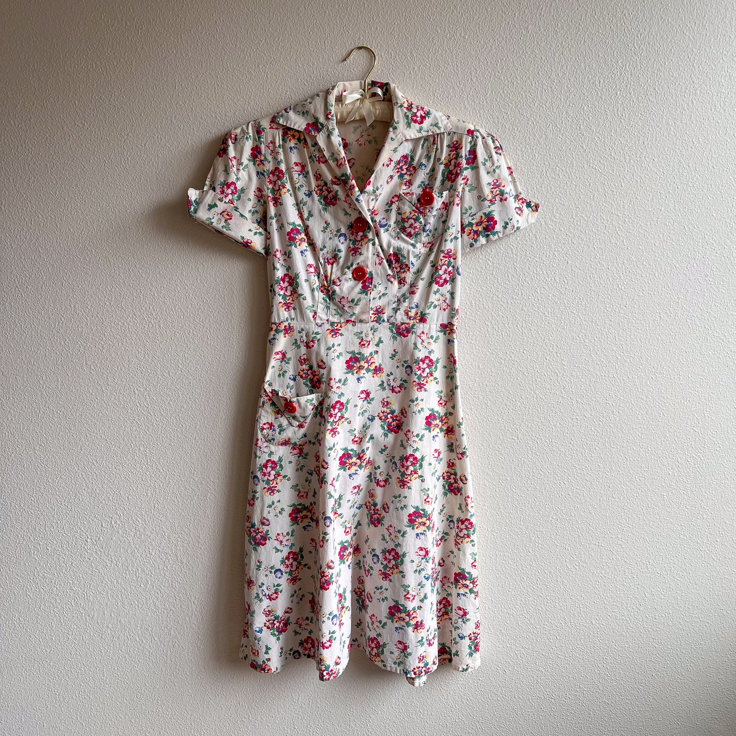 1940s Floral Print Cotton Dress With Red Buttons (XS/S)