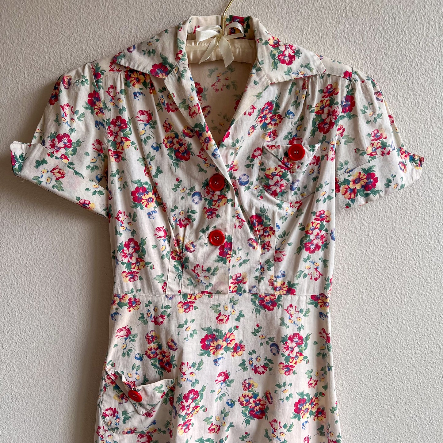 1940s Floral Print Cotton Dress With Red Buttons (XS/S)