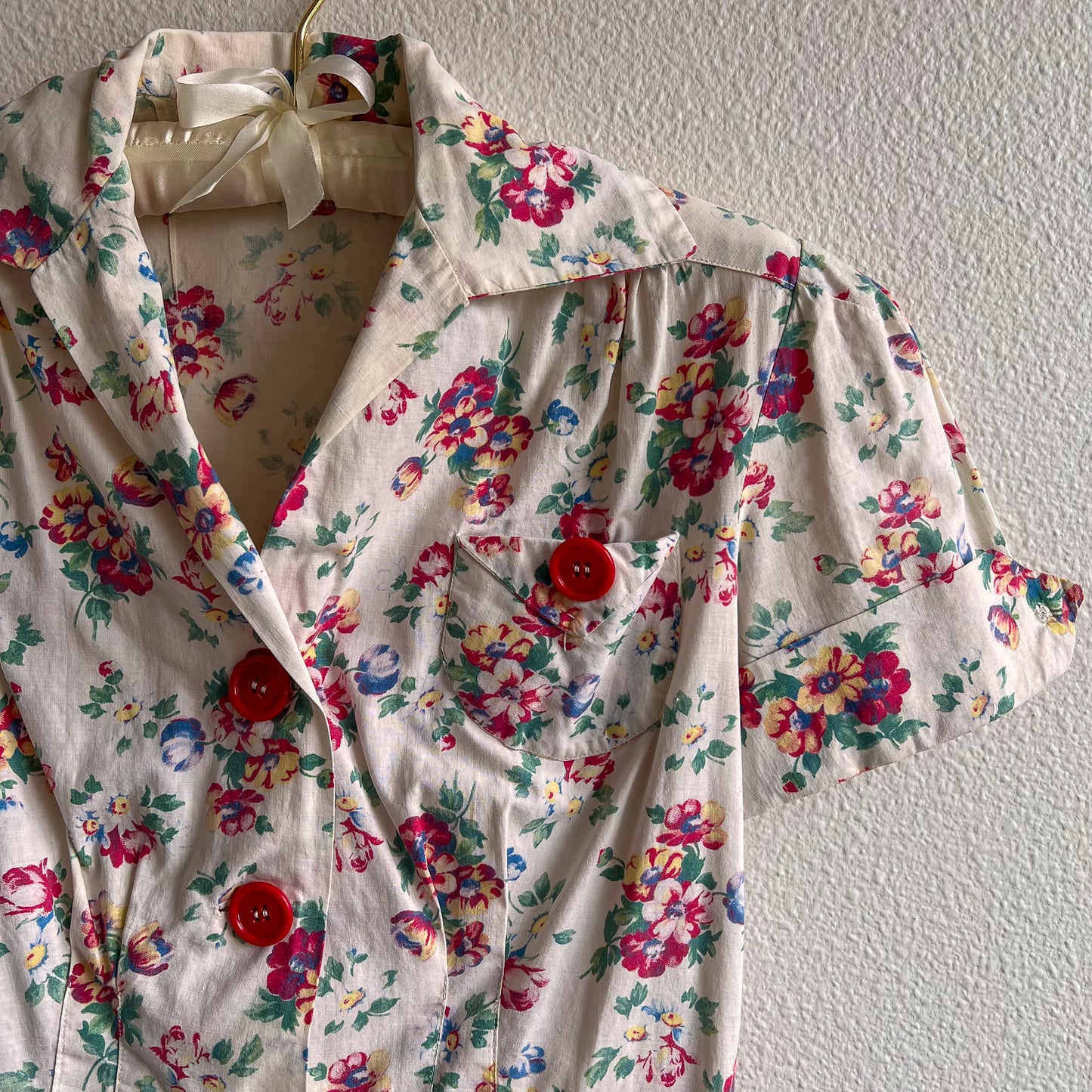 1940s Floral Print Cotton Dress With Red Buttons (XS/S)