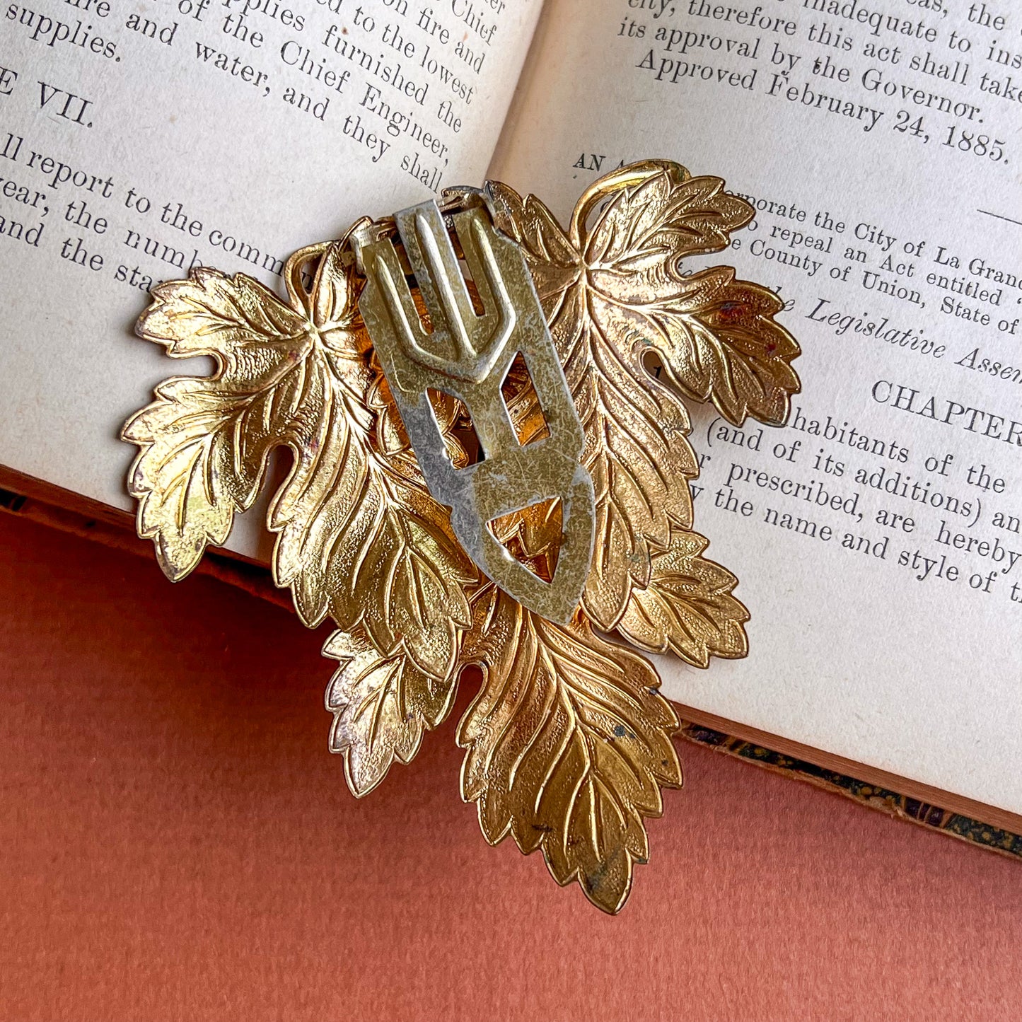 1940s Gold-Tone 3-Leaf Dress Clip
