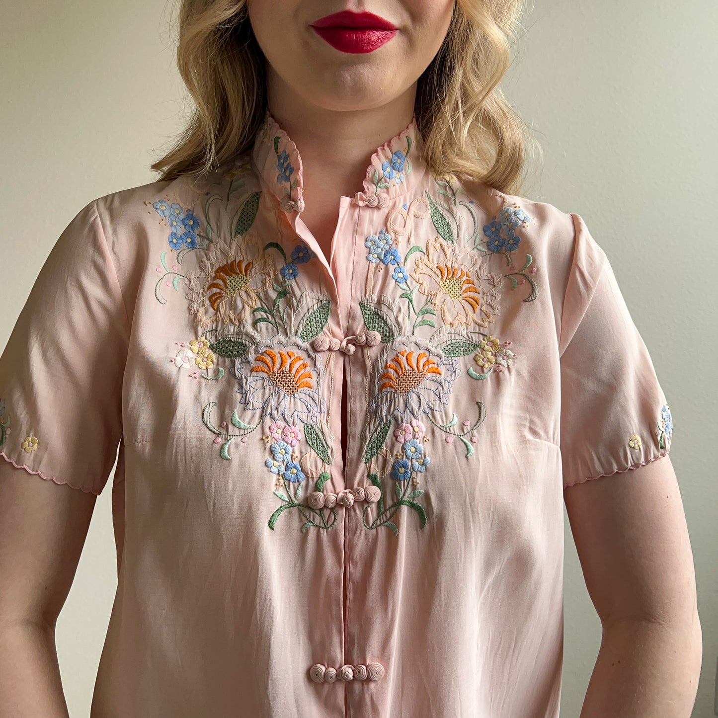 1940s Pink Cotton Blouse With Floral Embroidery (M/L)