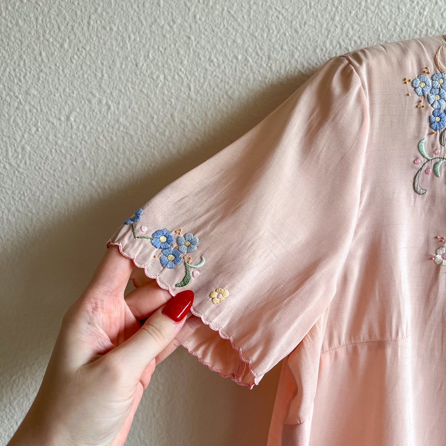 1940s Pink Cotton Blouse With Floral Embroidery (M/L)