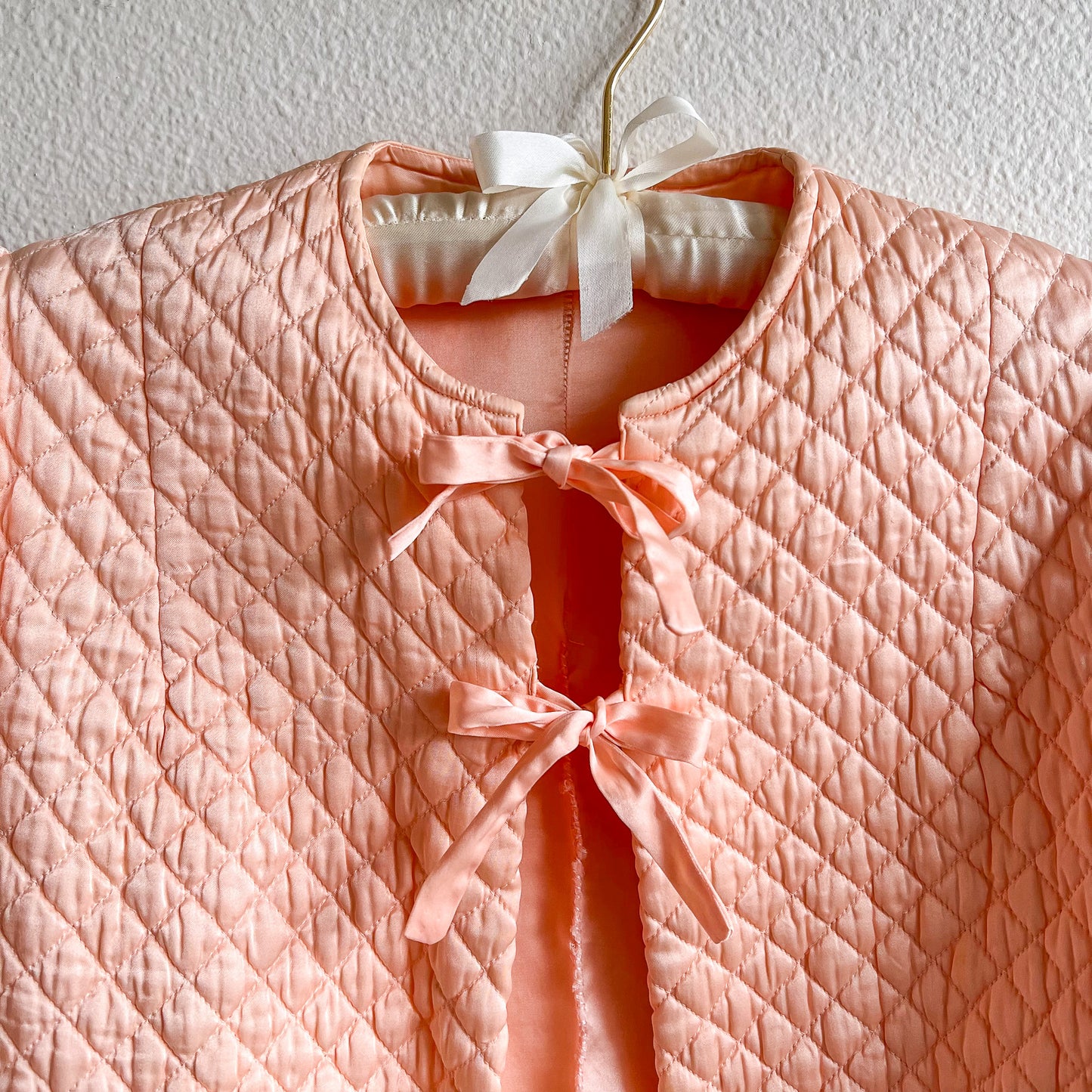 1940s Pink Quilted Silk Bed Jacket (XS/S)