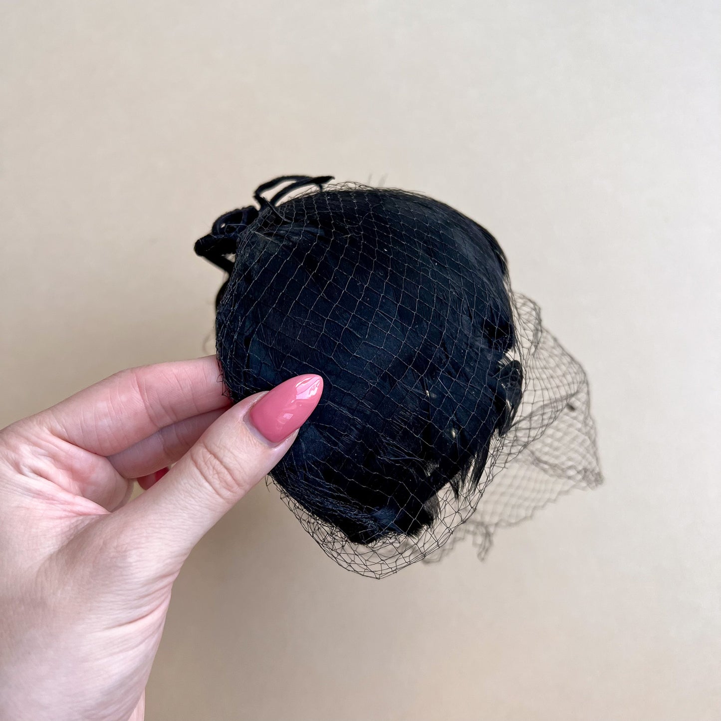Elegant 1950s Black Feathered Headband With Netting