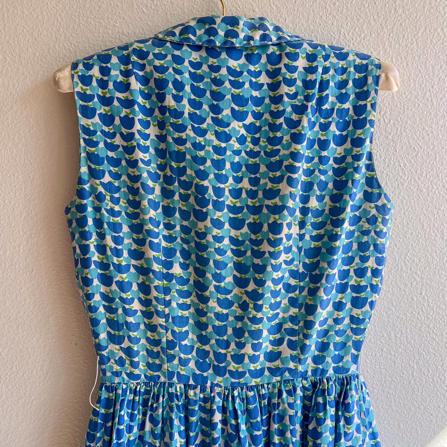 1950s Sleeveless Summer Dress With Blue Tulip Print (S)