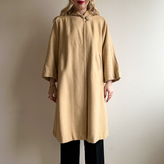 Chic 1950s Camel Cashmere Silk-Lined Coat (M/L)