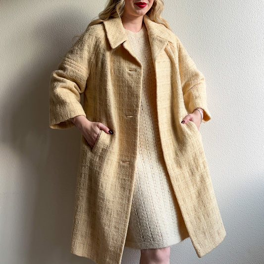 1950s Cream Wool Coat With Ivory Silk Lining (M/L)