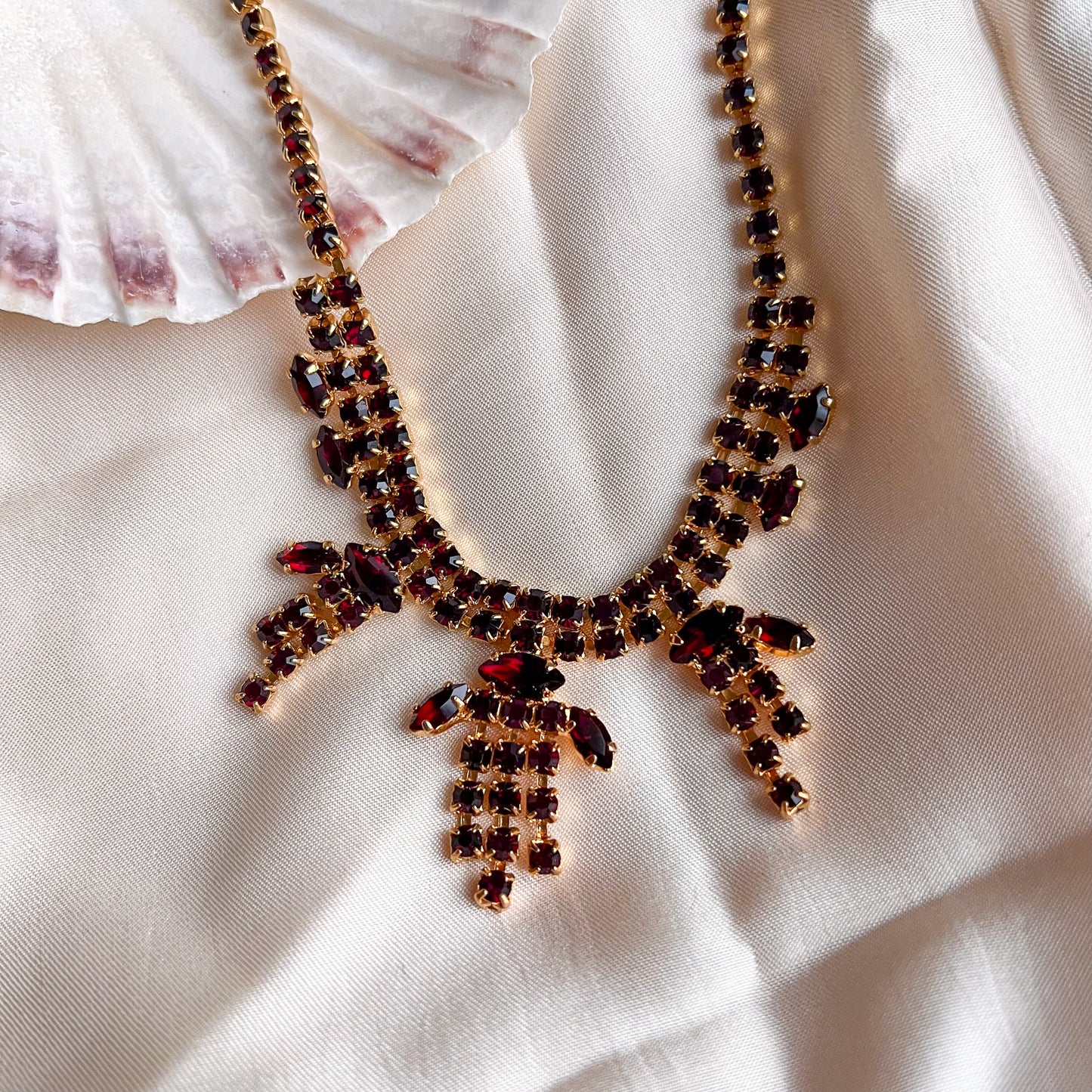 1950s Dark Red Ruby Gemstone Necklace