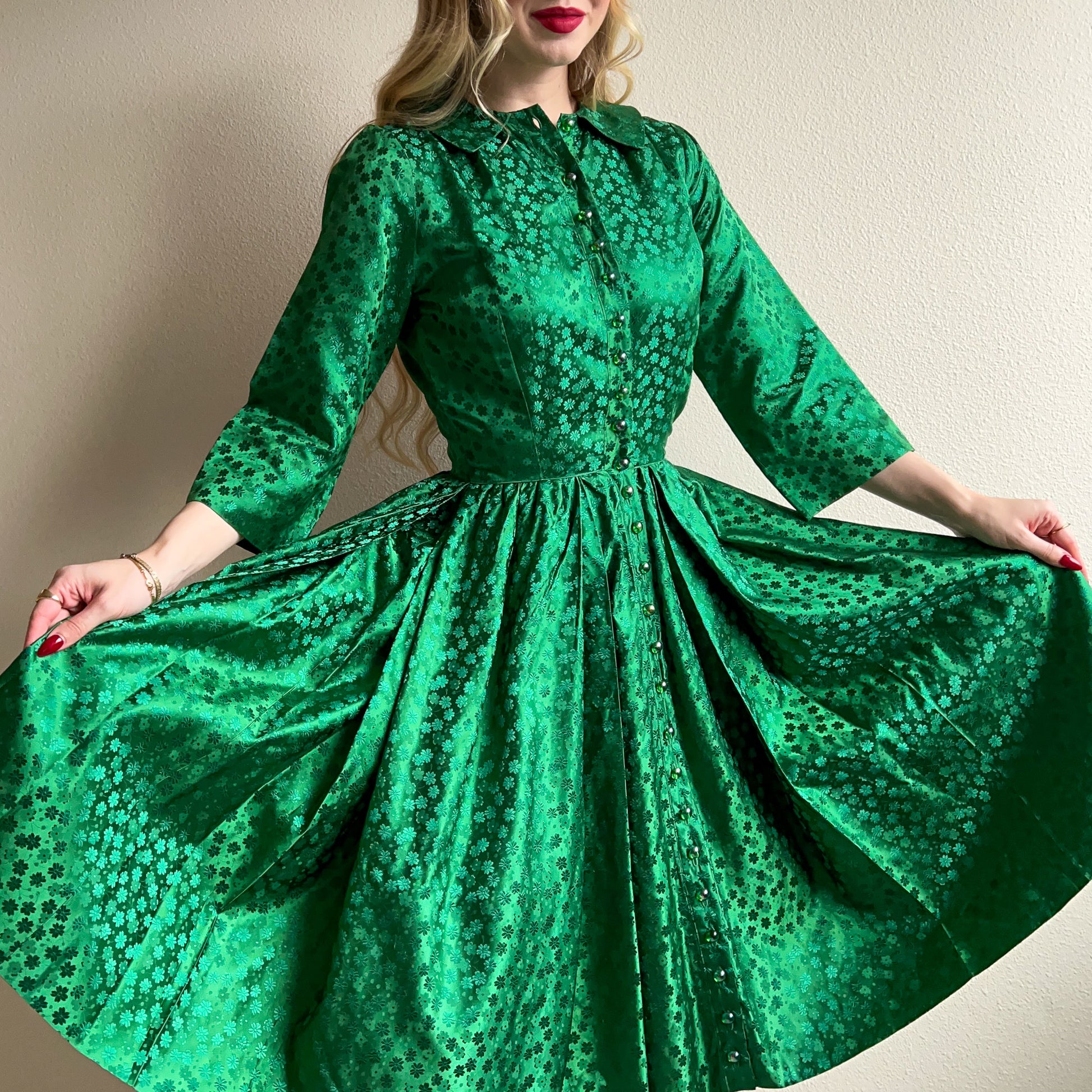 Glamorous 1950s Emerald Green Silk Dress With Glass Buttons (XS) Studio Gloria Vintage Glamorous 1950s Emerald Green Silk Dress With Glass Buttons (XS) Studio Gloria Vintage
