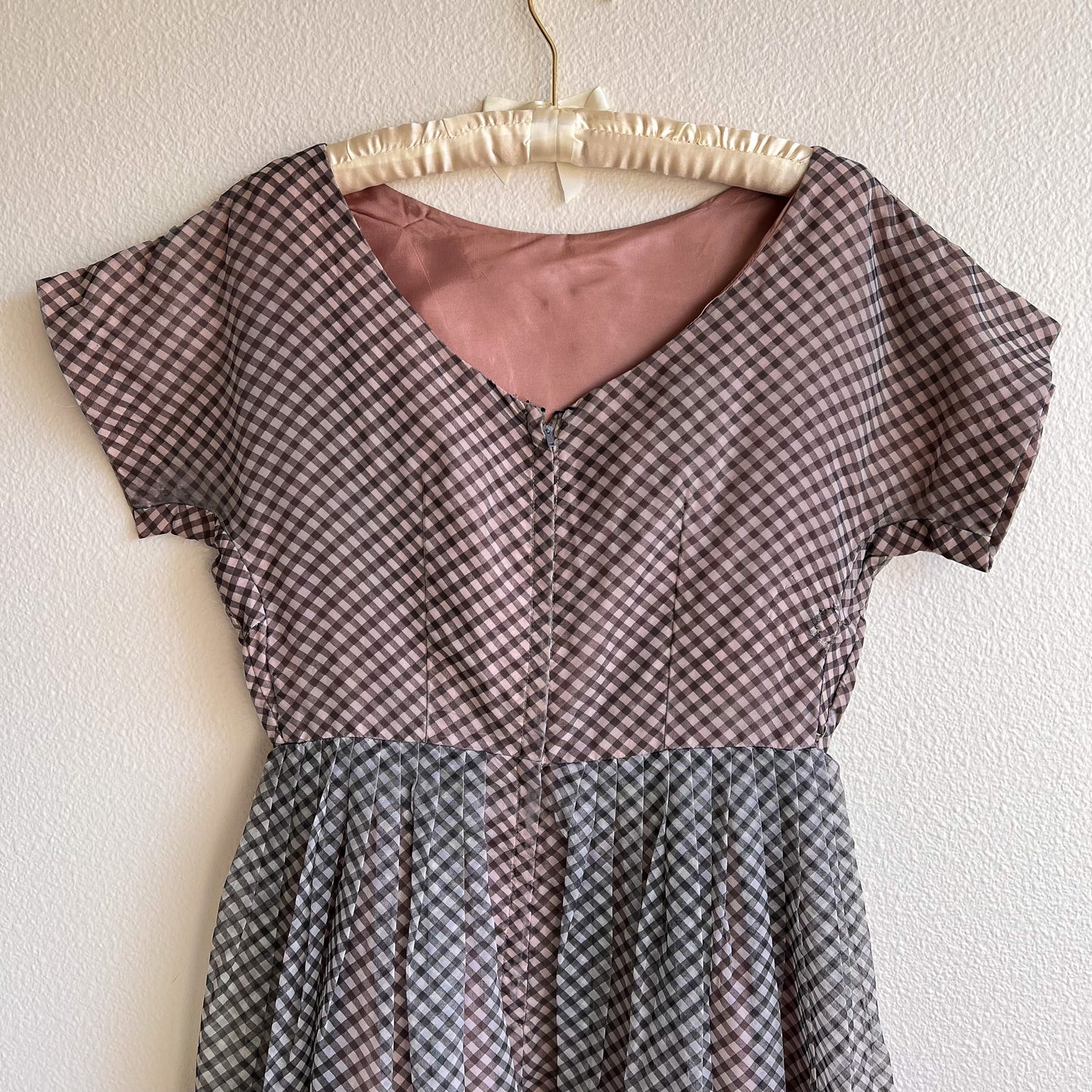 1950s Gingham Chiffon Pleated Cocktail Dress With Black Lace (M)