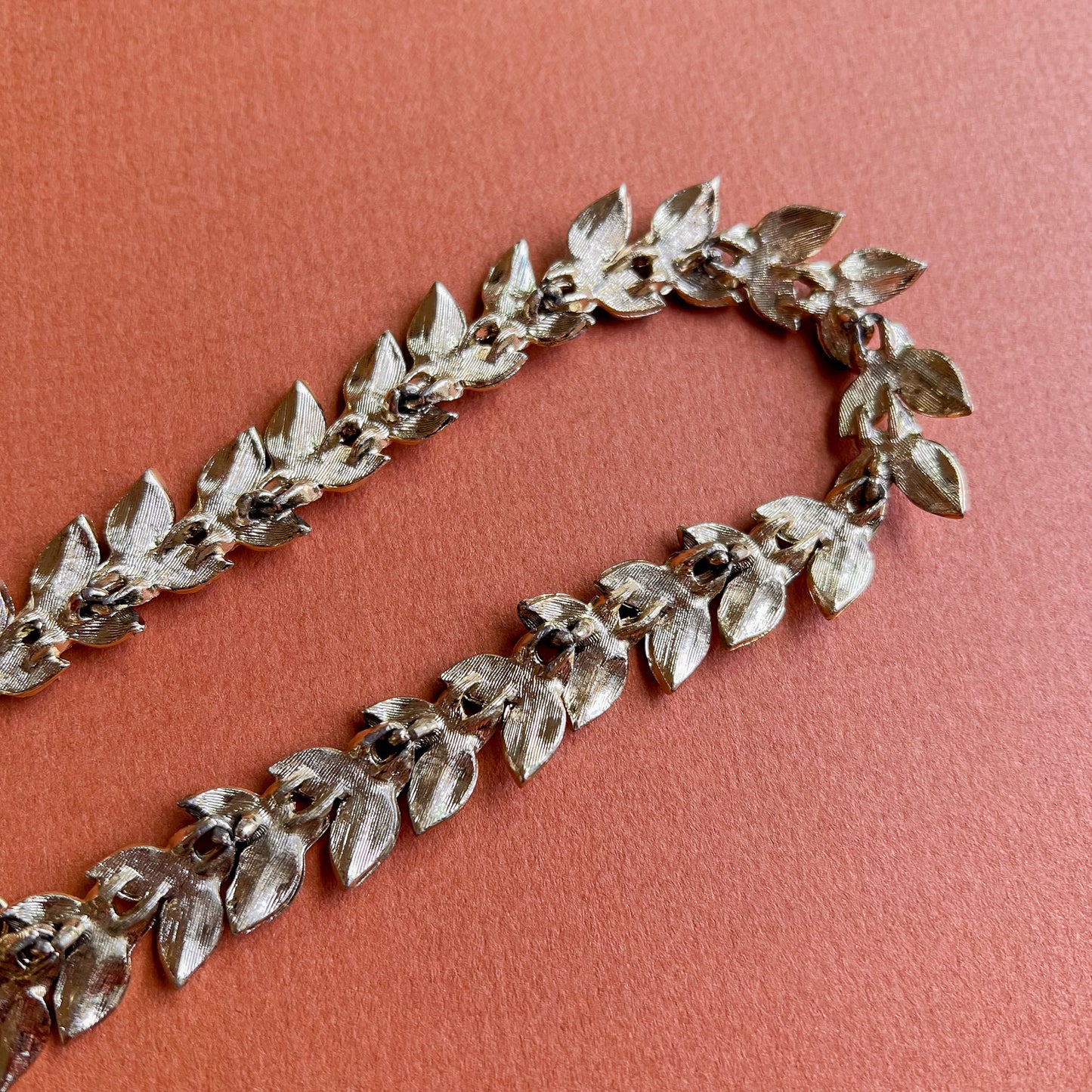 1950s Gold Leaves Choker Necklace
