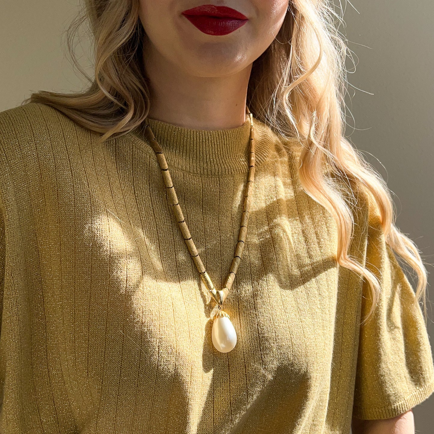 1950s Gold-Tone Necklace With Large Pearl Pendant