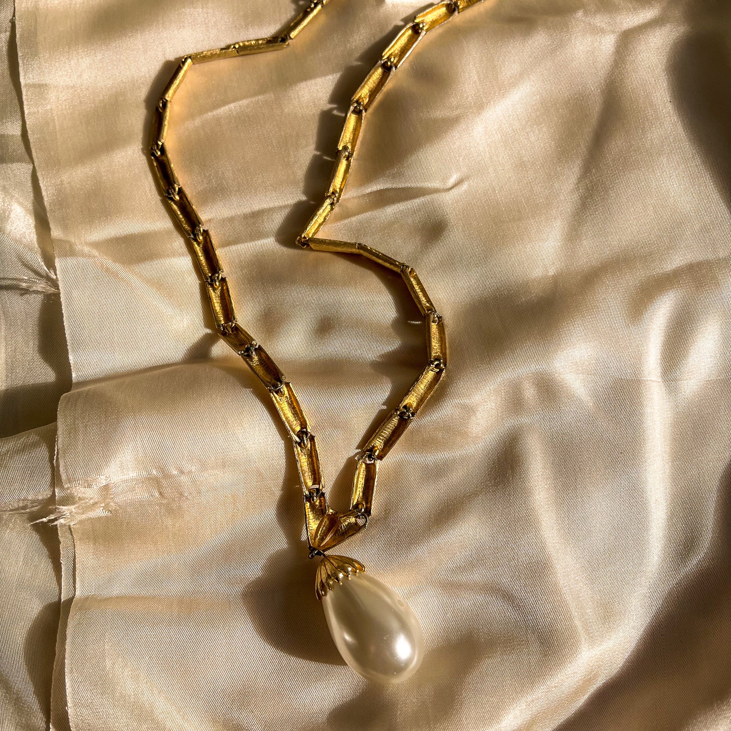 1950s Gold-Tone Necklace With Large Pearl Pendant