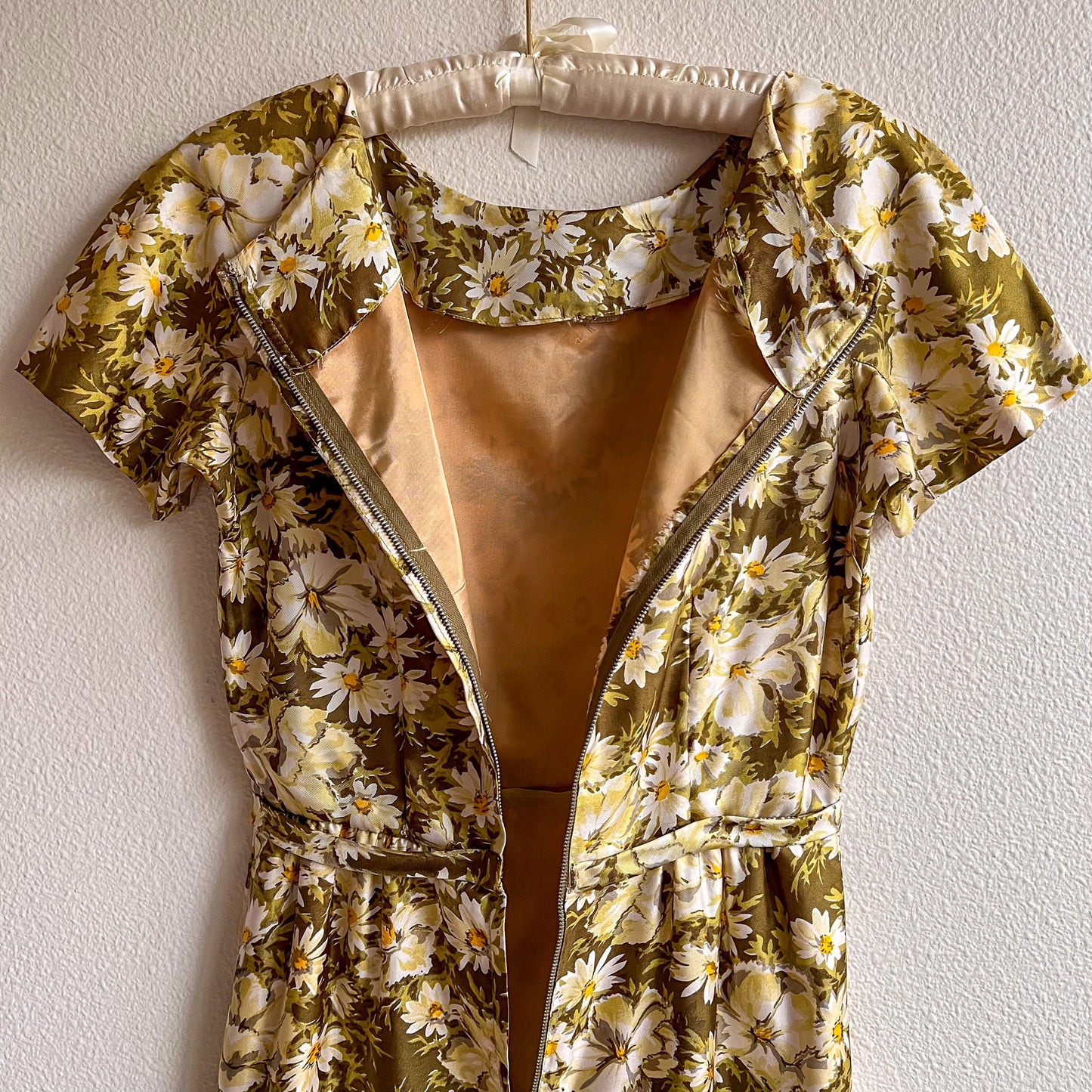 1950s Green Silk Dress With White Daisy Print (S)