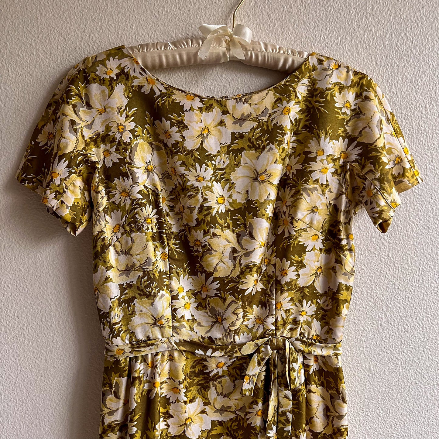 1950s Green Silk Dress With White Daisy Print (S)