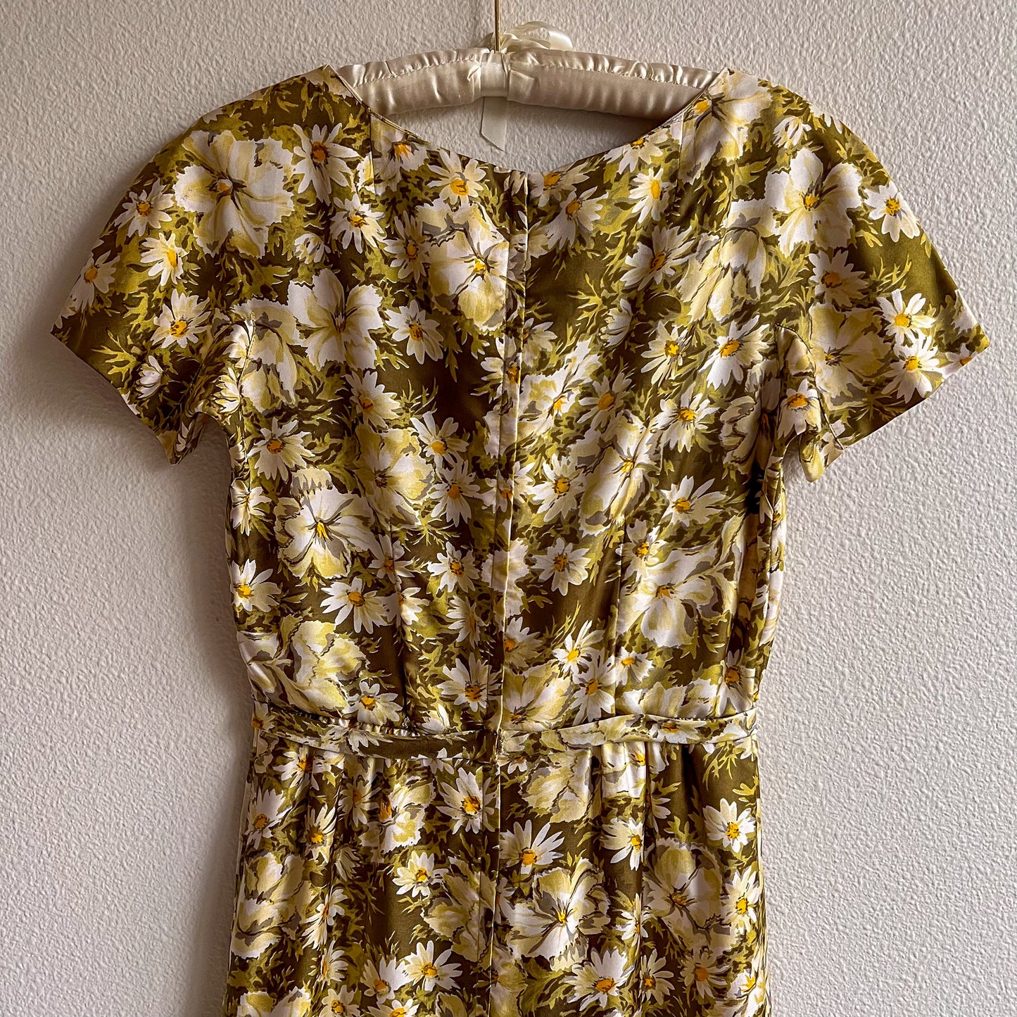 1950s Green Silk Dress With White Daisy Print (S)