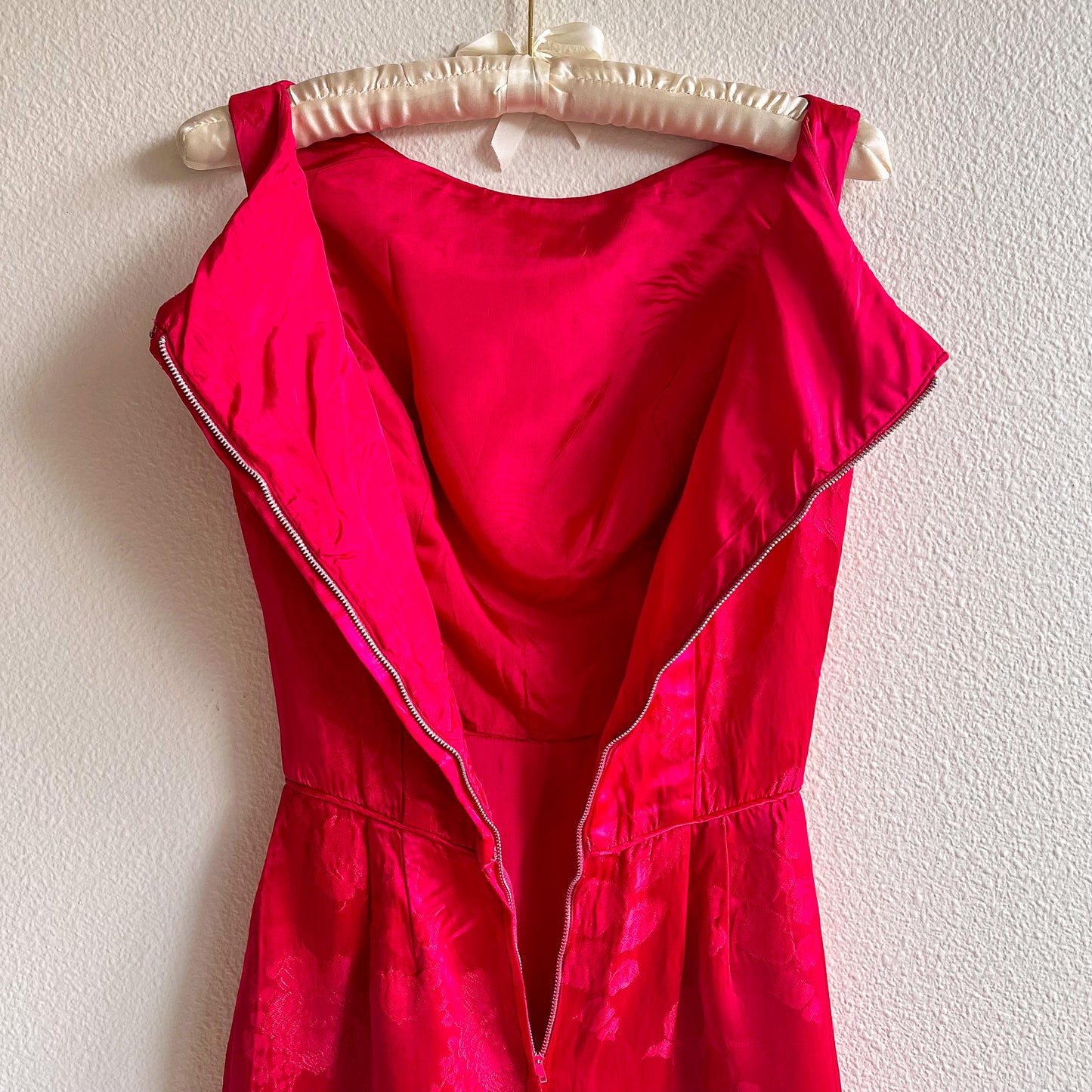 1950s Hot Pink Silk Jacquard Dress (XS/S)