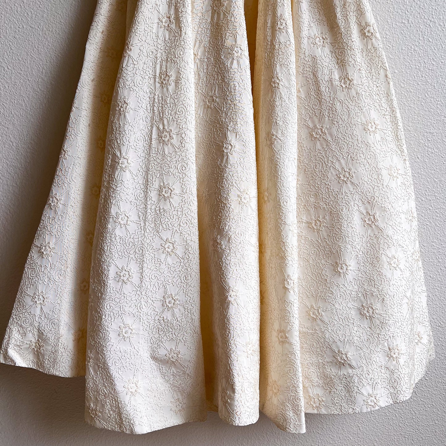 Stunning 1950s Ivory Embroidered Tea Dress (XS/S)